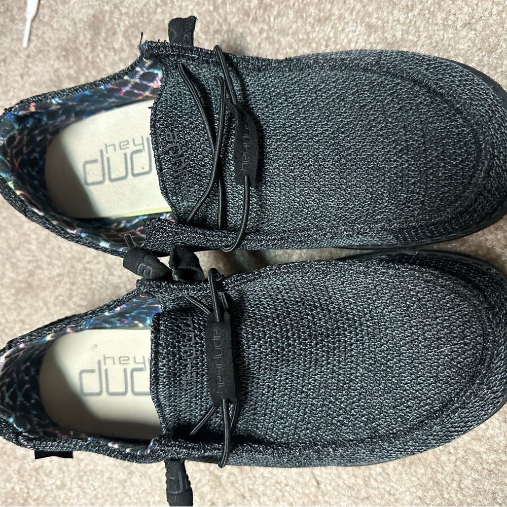 Hey Dude Size 9
